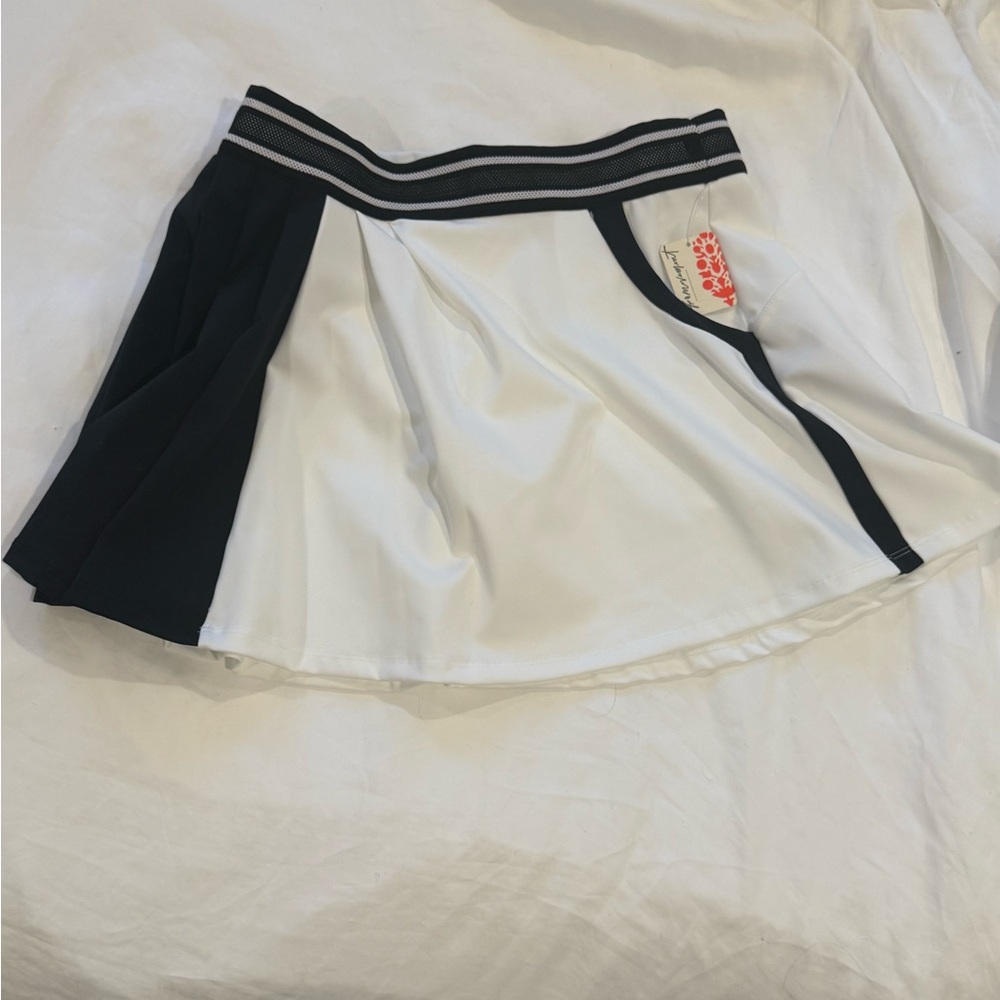 BNWT FP Movement skort size medium - Picture 5 of 8